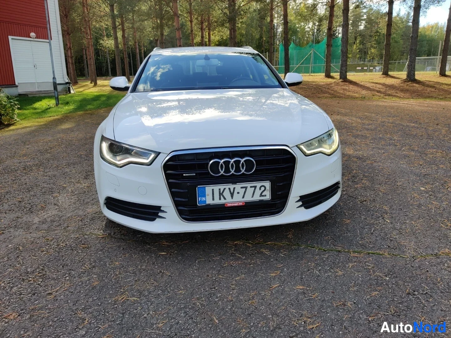 Valkoinen Audi A6 Avant 2013, edestä, kuva 12