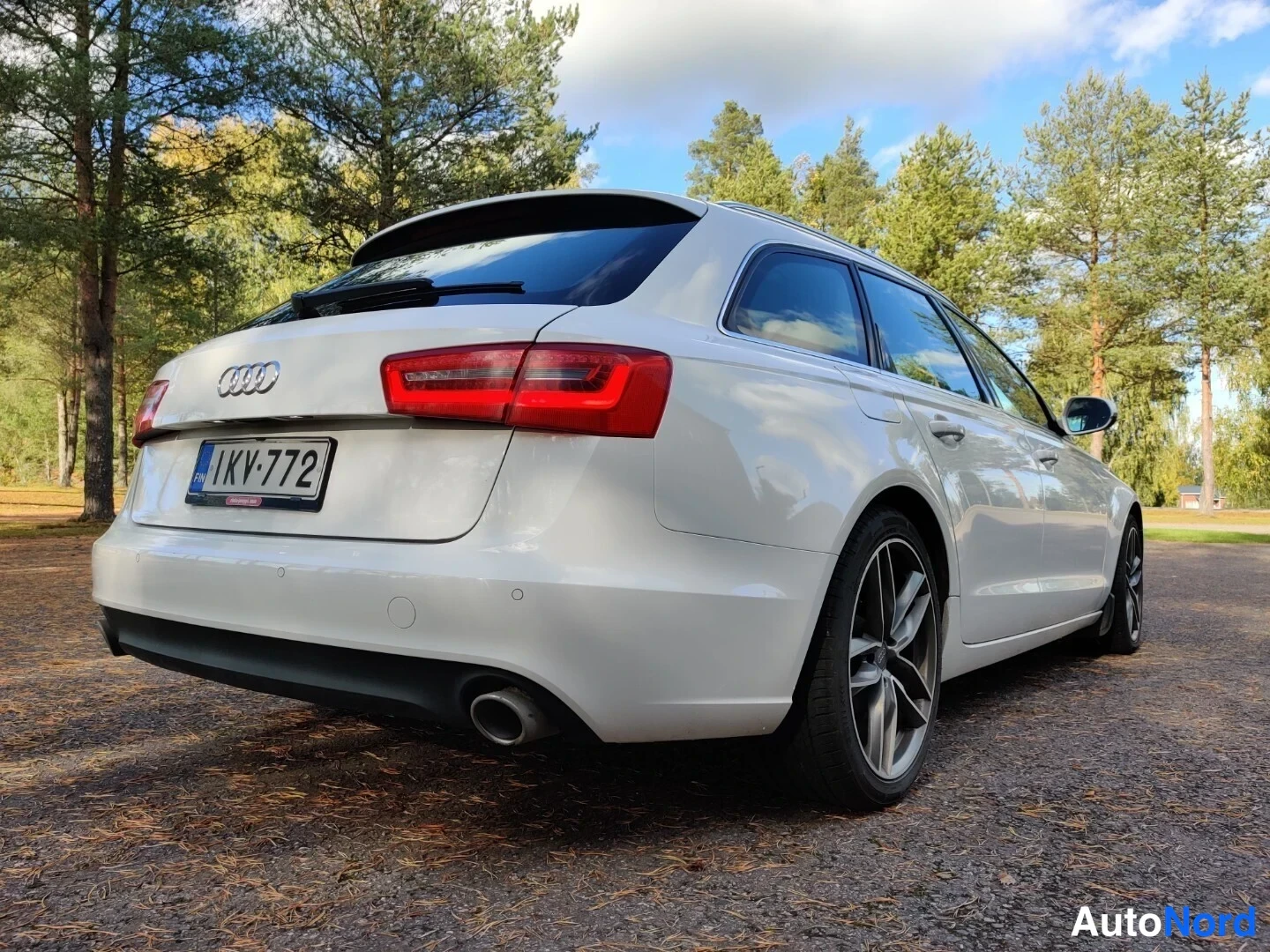 Valkoinen Audi A6 Avant 2013, takaviisto, kuva 18