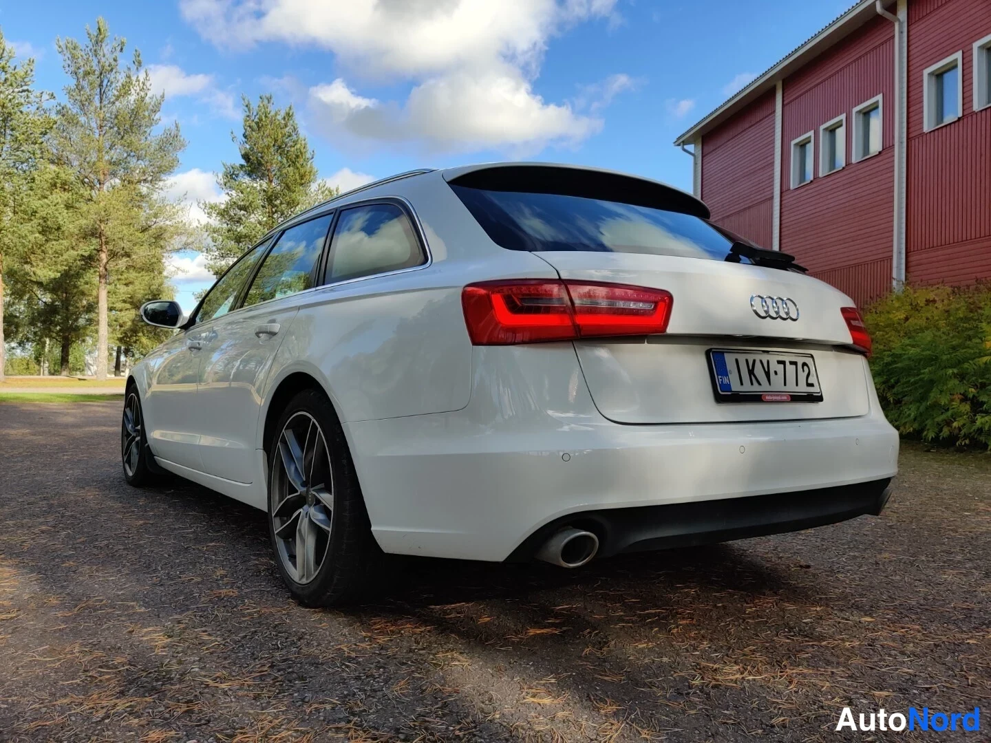 Valkoinen Audi A6 Avant 2013, takaviisto, kuva 19