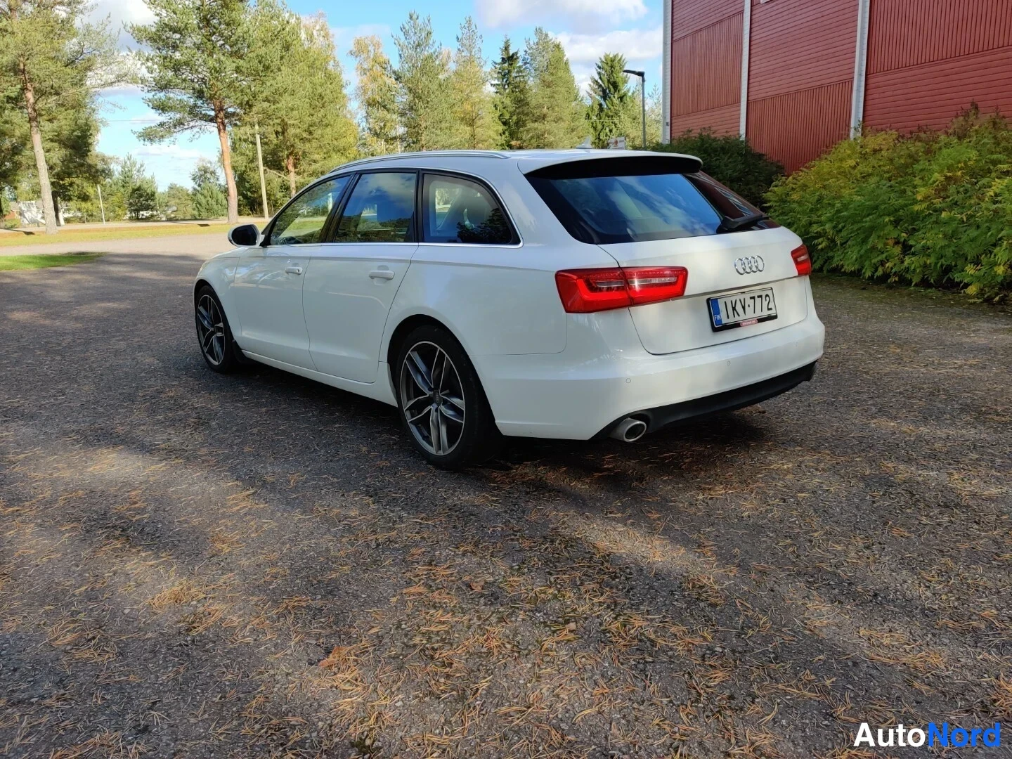 Valkoinen Audi A6 Avant 2013, takaviisto, kuva 20