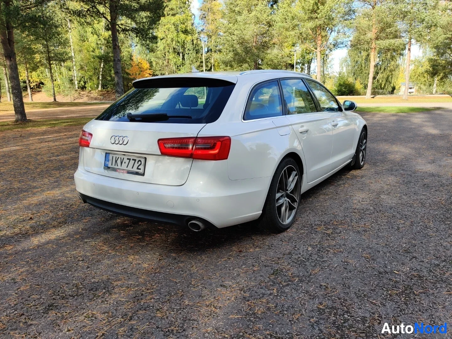 Valkoinen Audi A6 Avant 2013, takaviisto, kuva 21