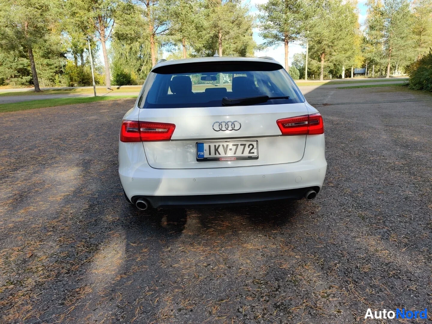 Valkoinen Audi A6 Avant 2013, takaa, kuva 22