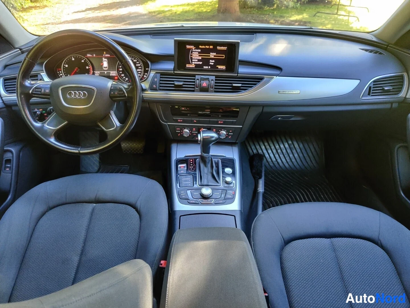 Valkoinen Audi A6 Avant 2013, ohjaamo, kuva 27