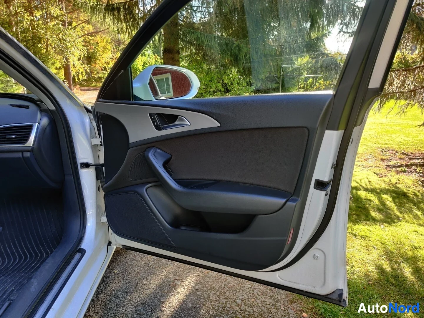 Valkoinen Audi A6 Avant 2013, yksityiskohta, kuva 33