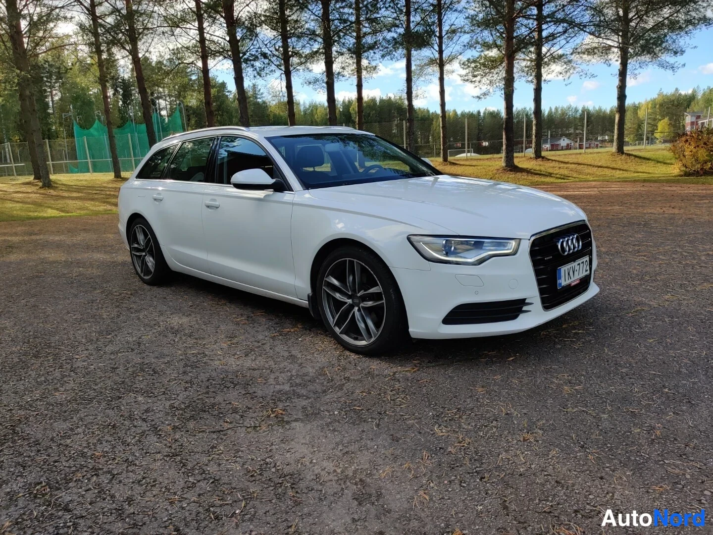 Valkoinen Audi A6 Avant 2013, etuviisto, keula oikealle, kuva 8