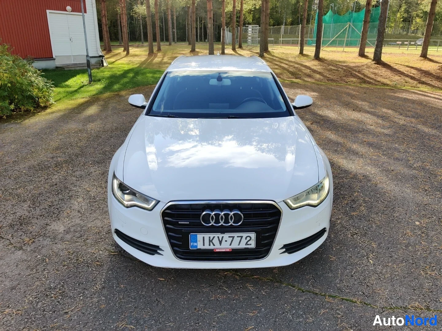 Valkoinen Audi A6 Avant 2013, edestä, kuva 11