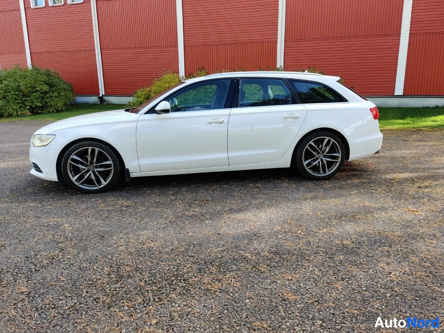 Valkoinen Audi A6 Avant 2013, etuviisto, keula vasemmalle, kuva 4