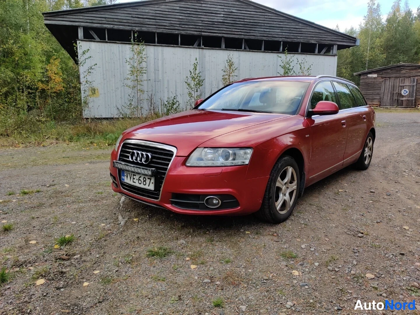 Röd Audi A6 Avant 2010, snett framifrån, fronten åt vänster, bild 2