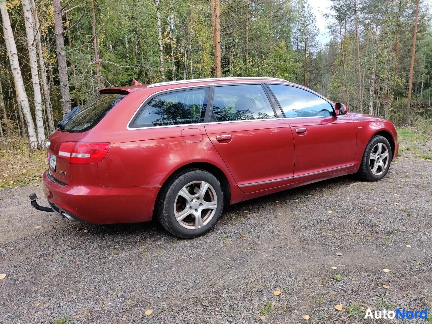 Röd Audi A6 Avant 2010, snett bakifrån, bild 12