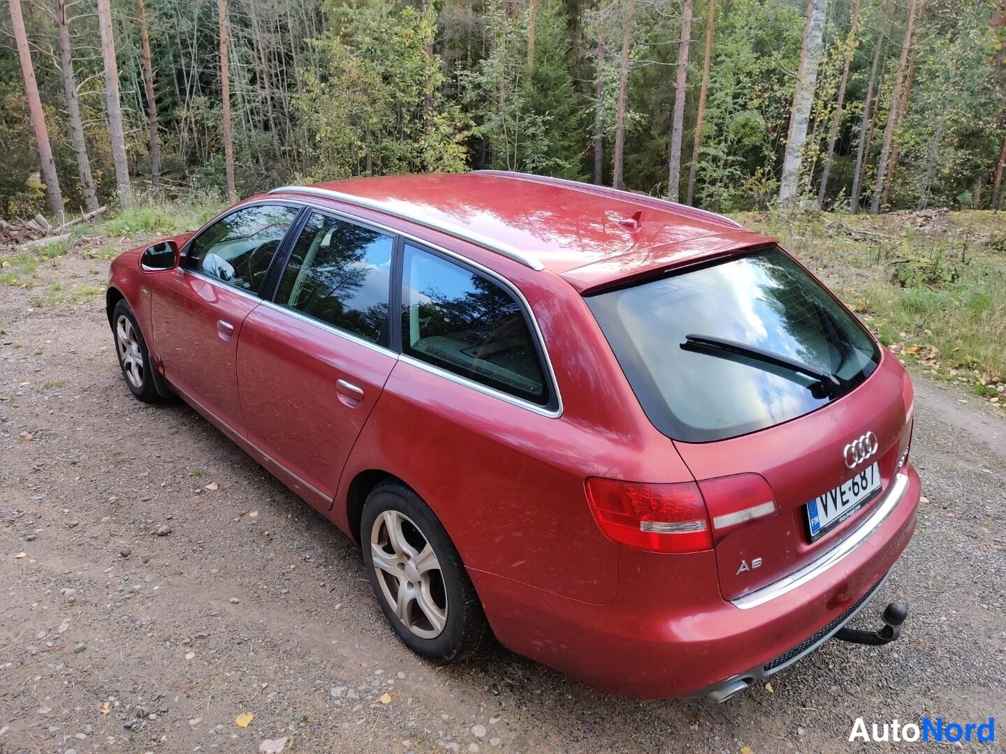 Röd Audi A6 Avant 2010, snett bakifrån, bild 17