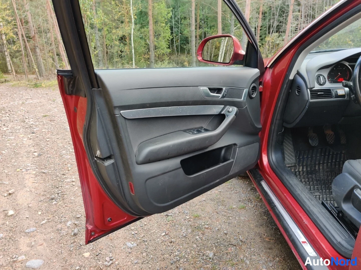 Röd Audi A6 Avant 2010, detalj, bild 28