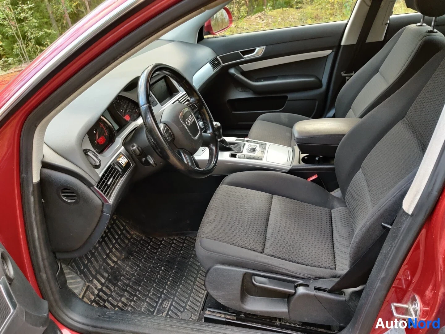 Röd Audi A6 Avant 2010, förarplats, bild 21