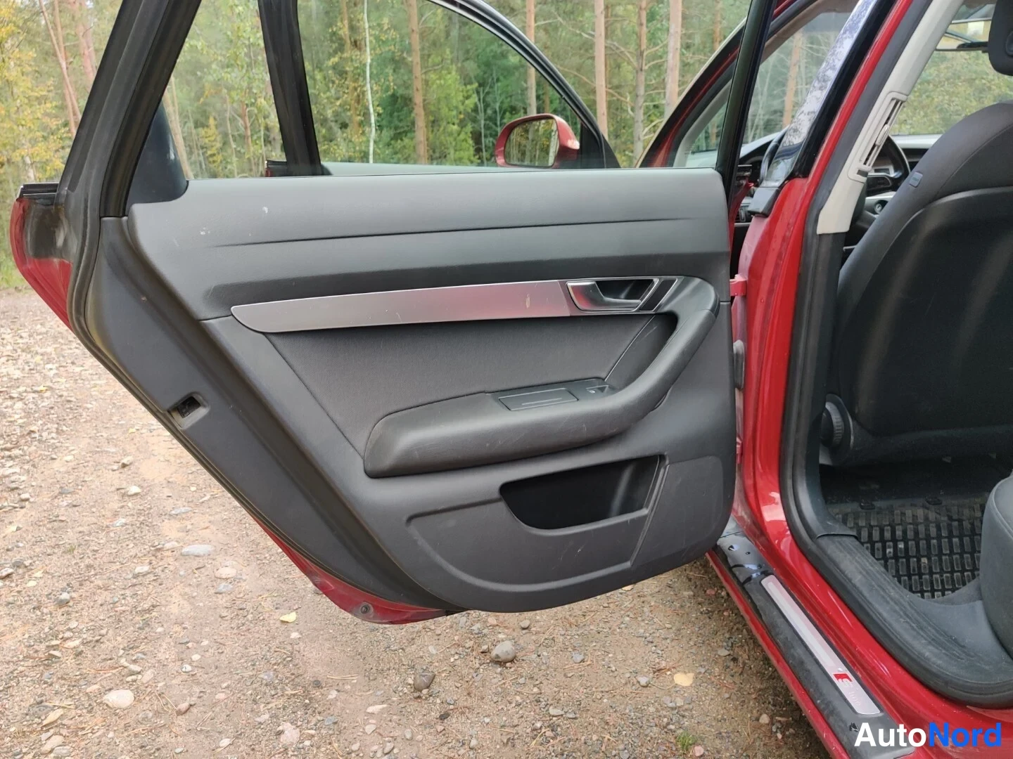 Röd Audi A6 Avant 2010, detalj, bild 31