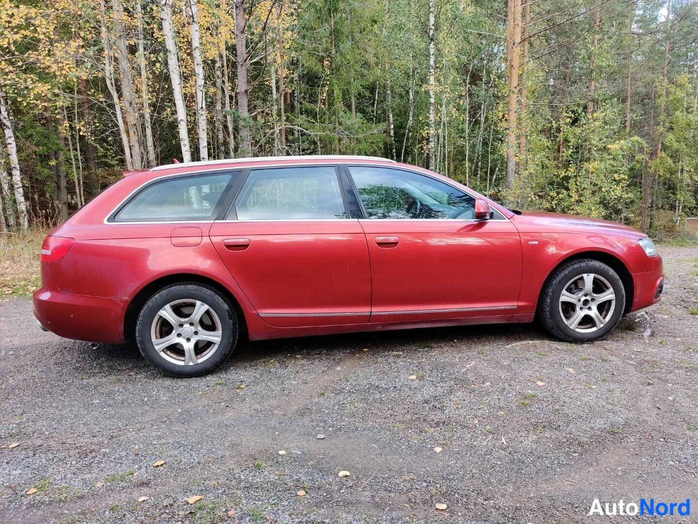 Röd Audi A6 Avant 2010, från sidan, bild 10
