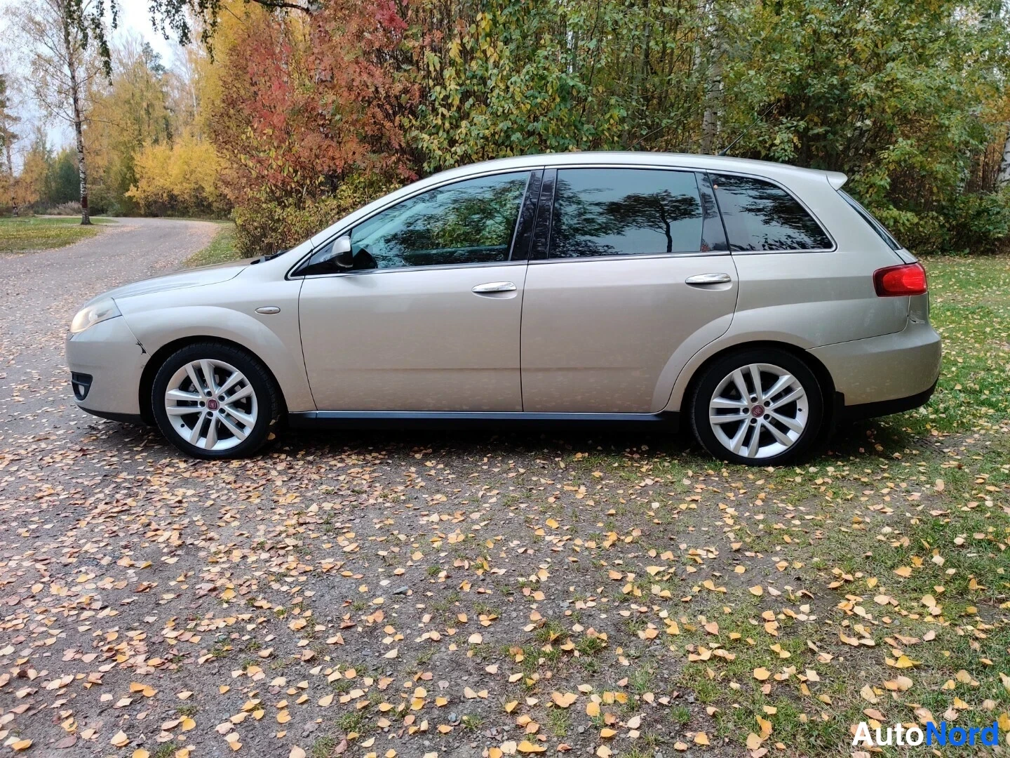 Beige Fiat Croma 2008, etuviisto, keula vasemmalle, kuva 4