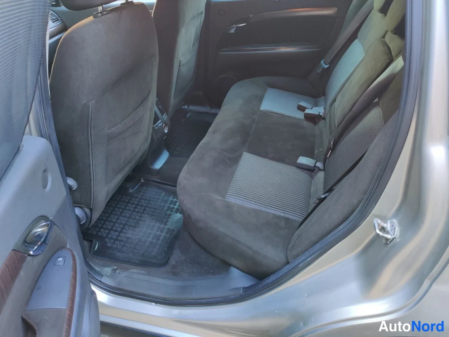 Beige Fiat Croma 2008, takaistuimet, kuva 28