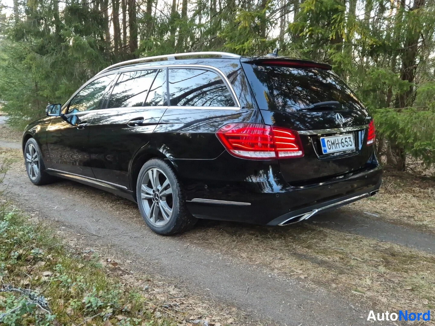 Musta Mercedes-Benz E 250 d 4MATIC 2013, takaviisto, kuva 6