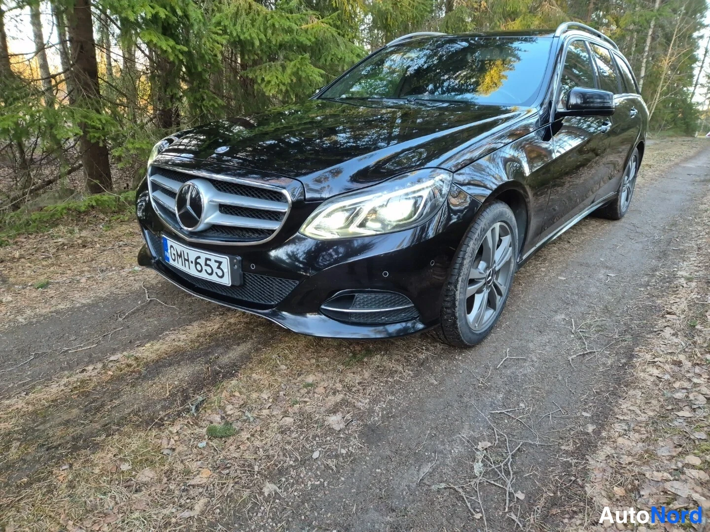 Musta Mercedes-Benz E 250 d 4MATIC 2013, etuviisto, keula vasemmalle, kuva 2
