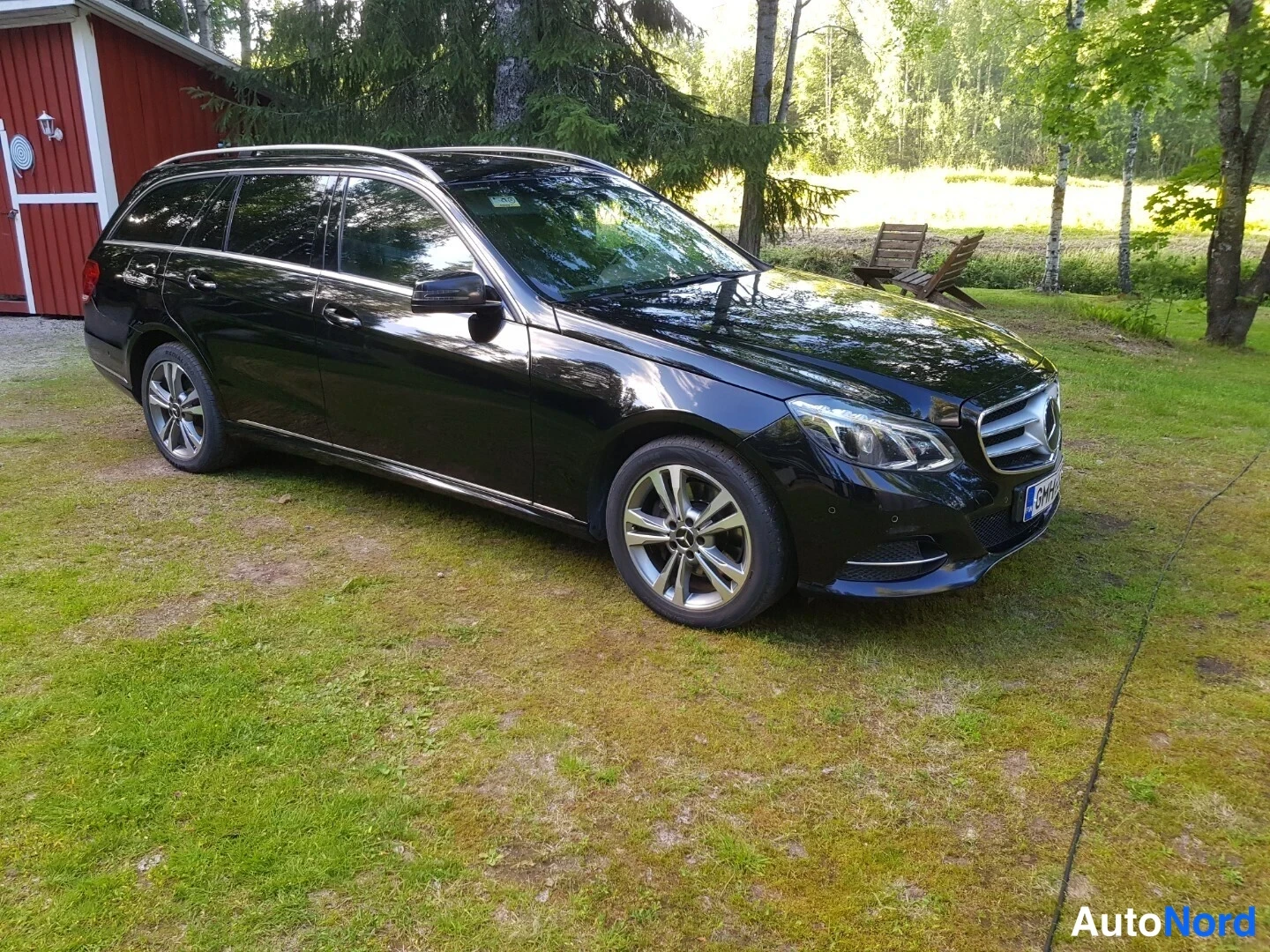 Musta Mercedes-Benz E 250 d 4MATIC 2013, etuviisto, keula oikealle, kuva 5