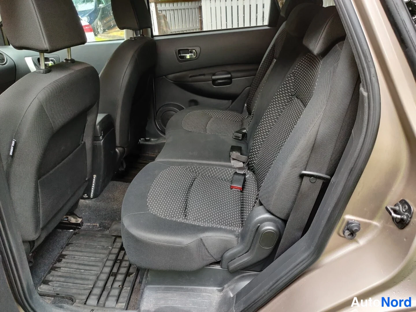 Beige Nissan Qashqai+2 2009, baksäten, bild 31