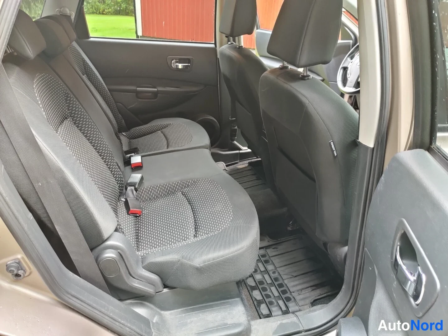 Beige Nissan Qashqai+2 2009, baksäten, bild 32