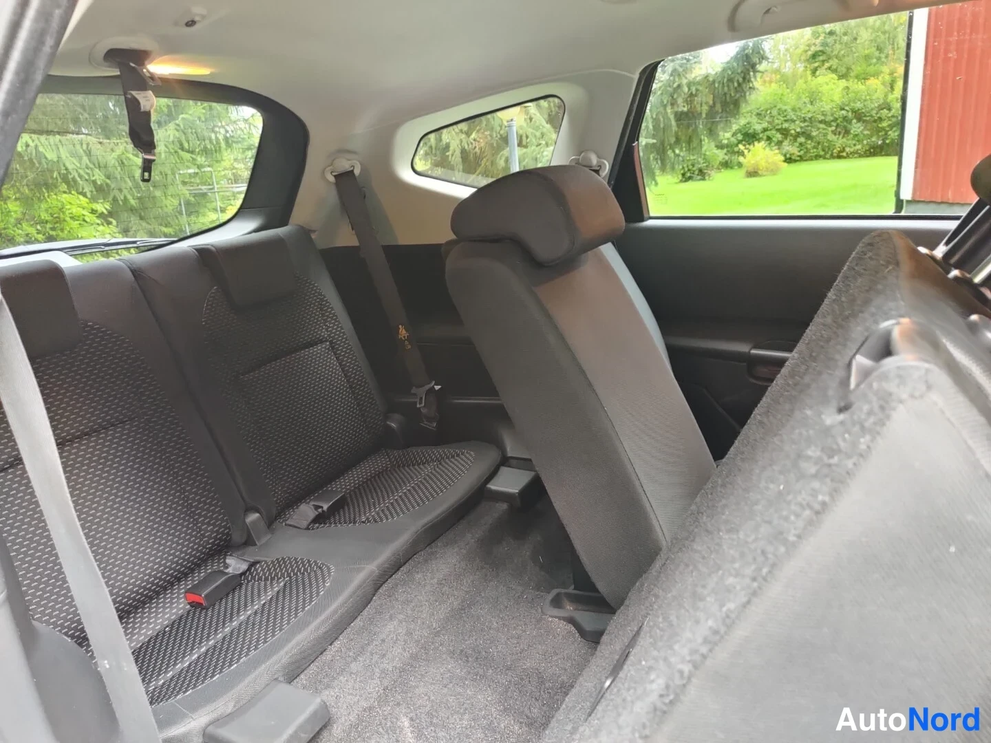 Beige Nissan Qashqai+2 2009, baksäten, bild 33