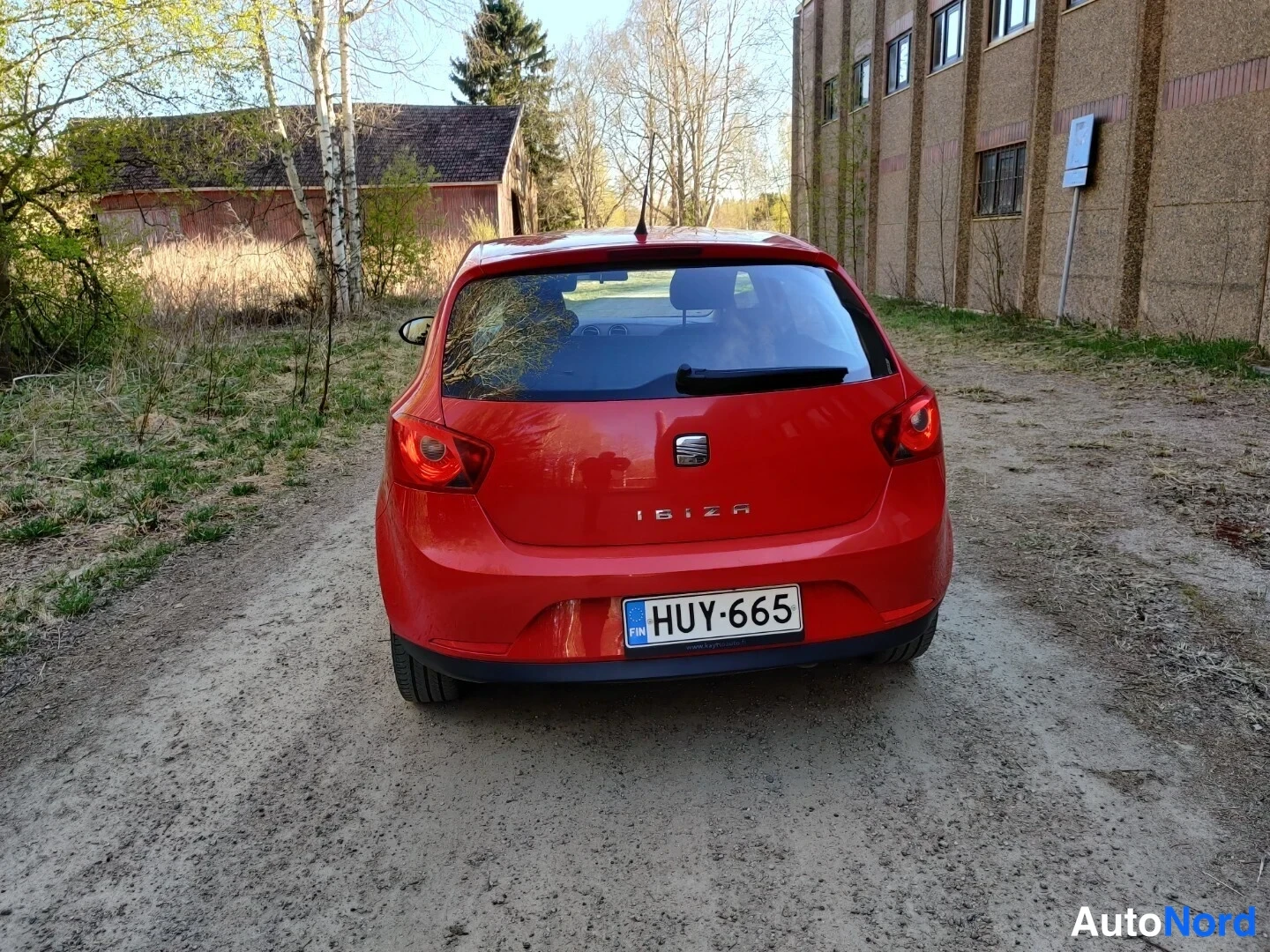 Punainen Seat Ibiza 2011, takaa, kuva 18