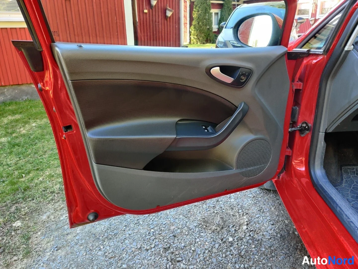 Punainen Seat Ibiza 2011, yksityiskohta, kuva 28