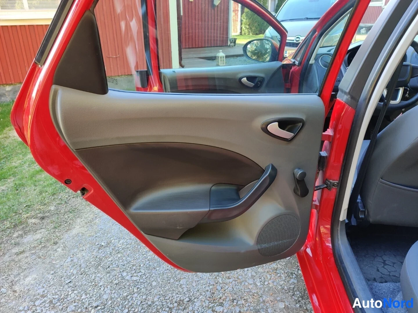 Punainen Seat Ibiza 2011, yksityiskohta, kuva 30