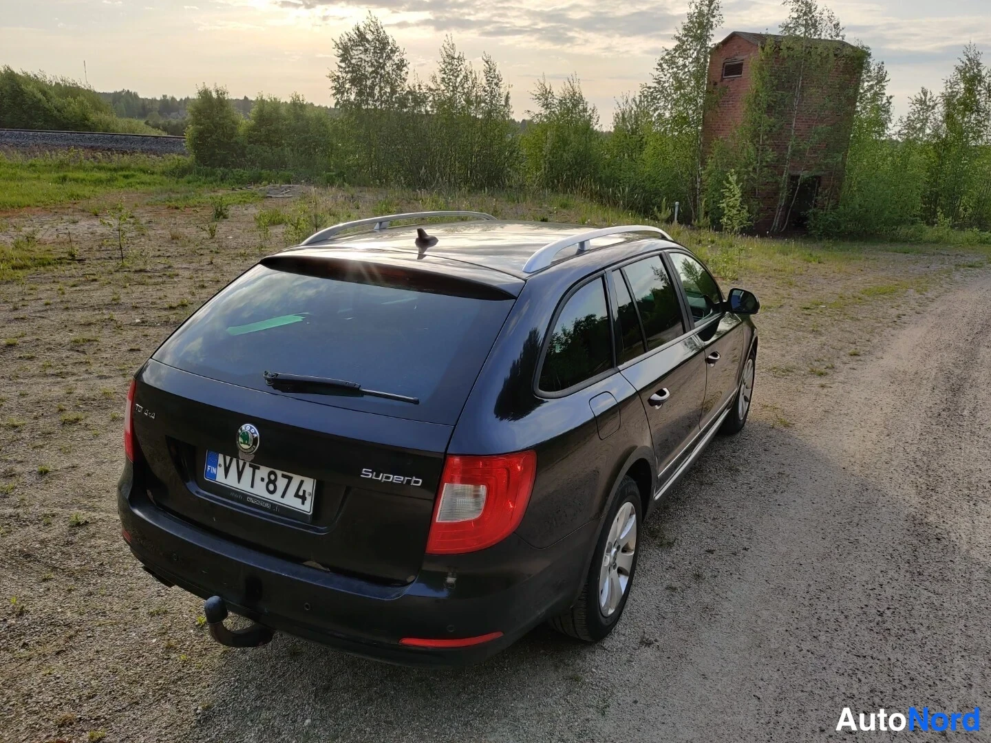 Musta Skoda Superb 2011, takaviisto, kuva 15