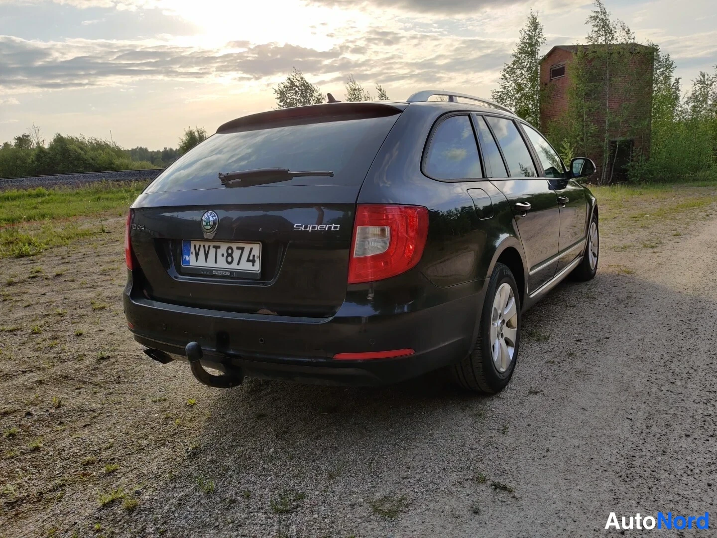 Musta Skoda Superb 2011, takaviisto, kuva 20