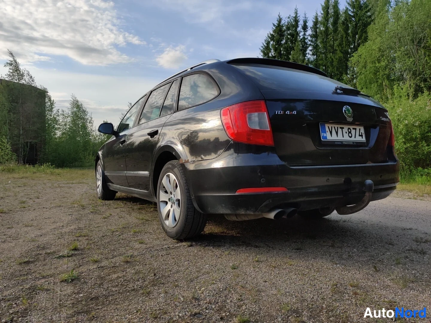 Musta Skoda Superb 2011, takaviisto, kuva 16