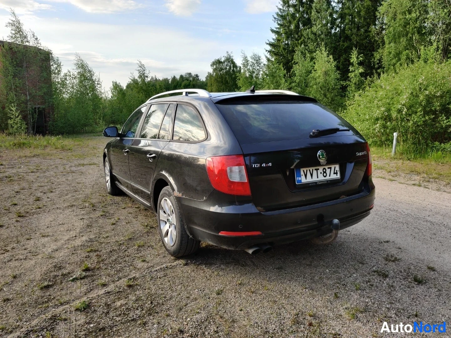 Musta Skoda Superb 2011, takaviisto, kuva 18