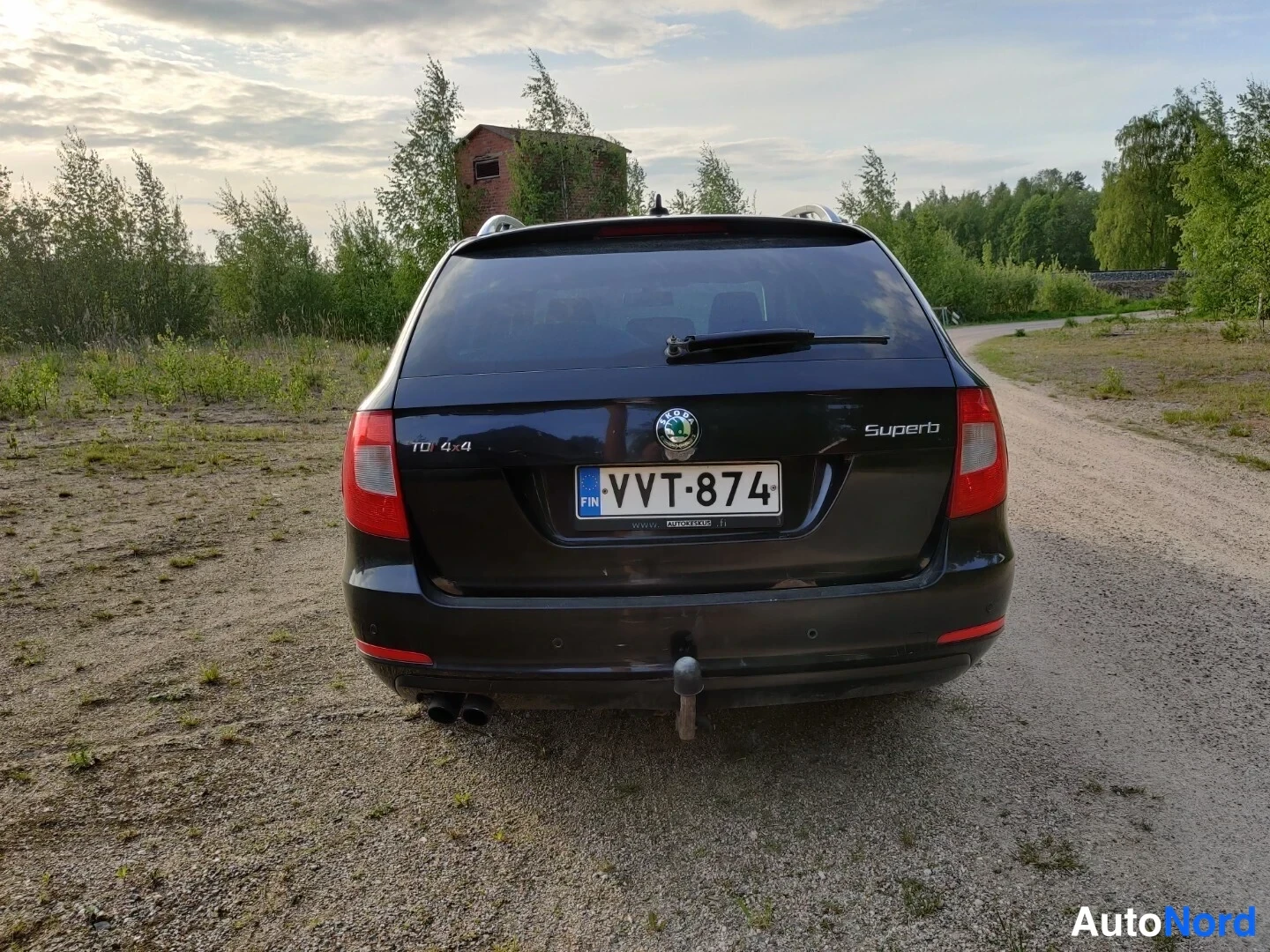 Musta Skoda Superb 2011, takaa, kuva 22