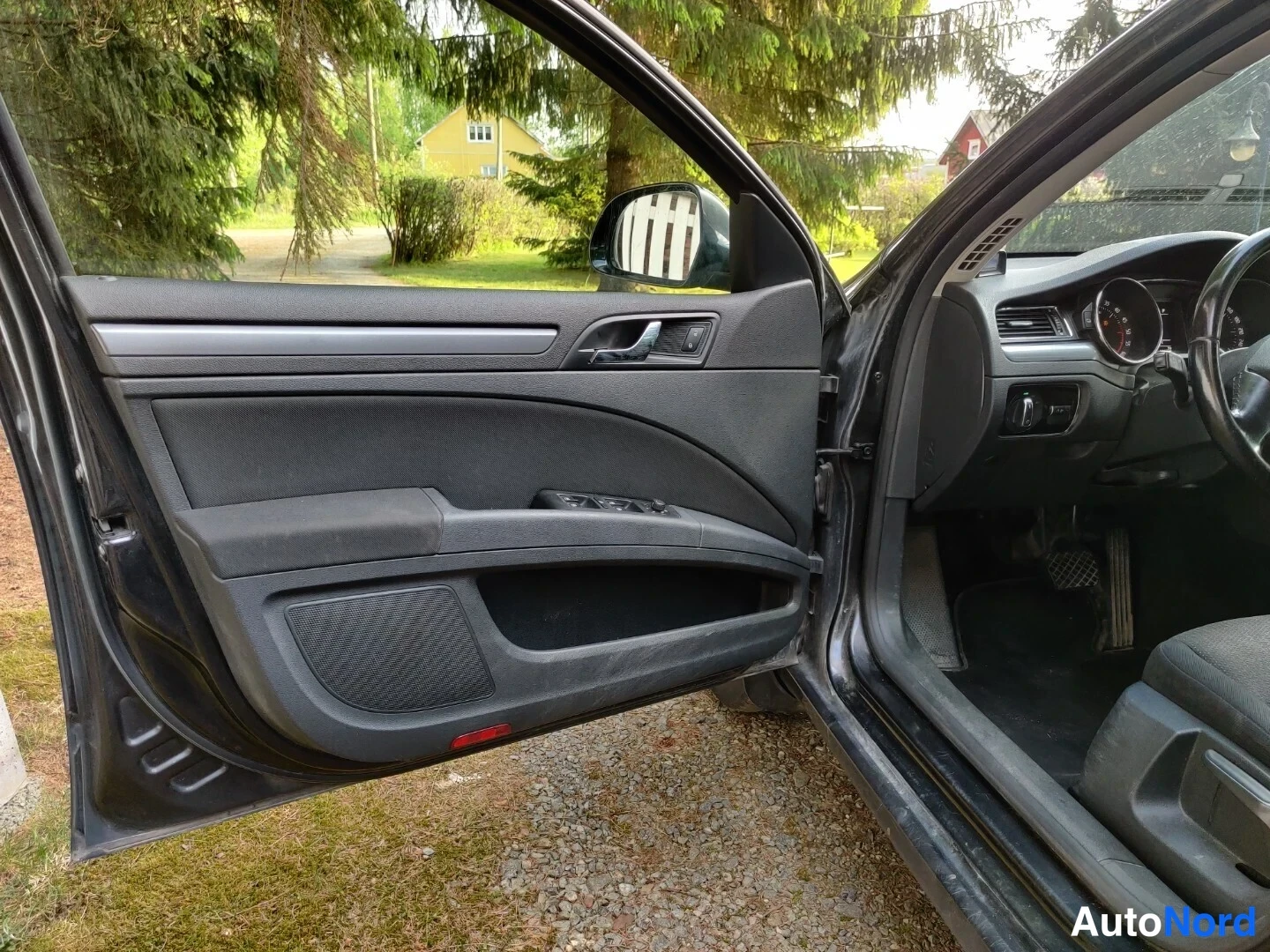 Musta Skoda Superb 2011, yksityiskohta, kuva 31