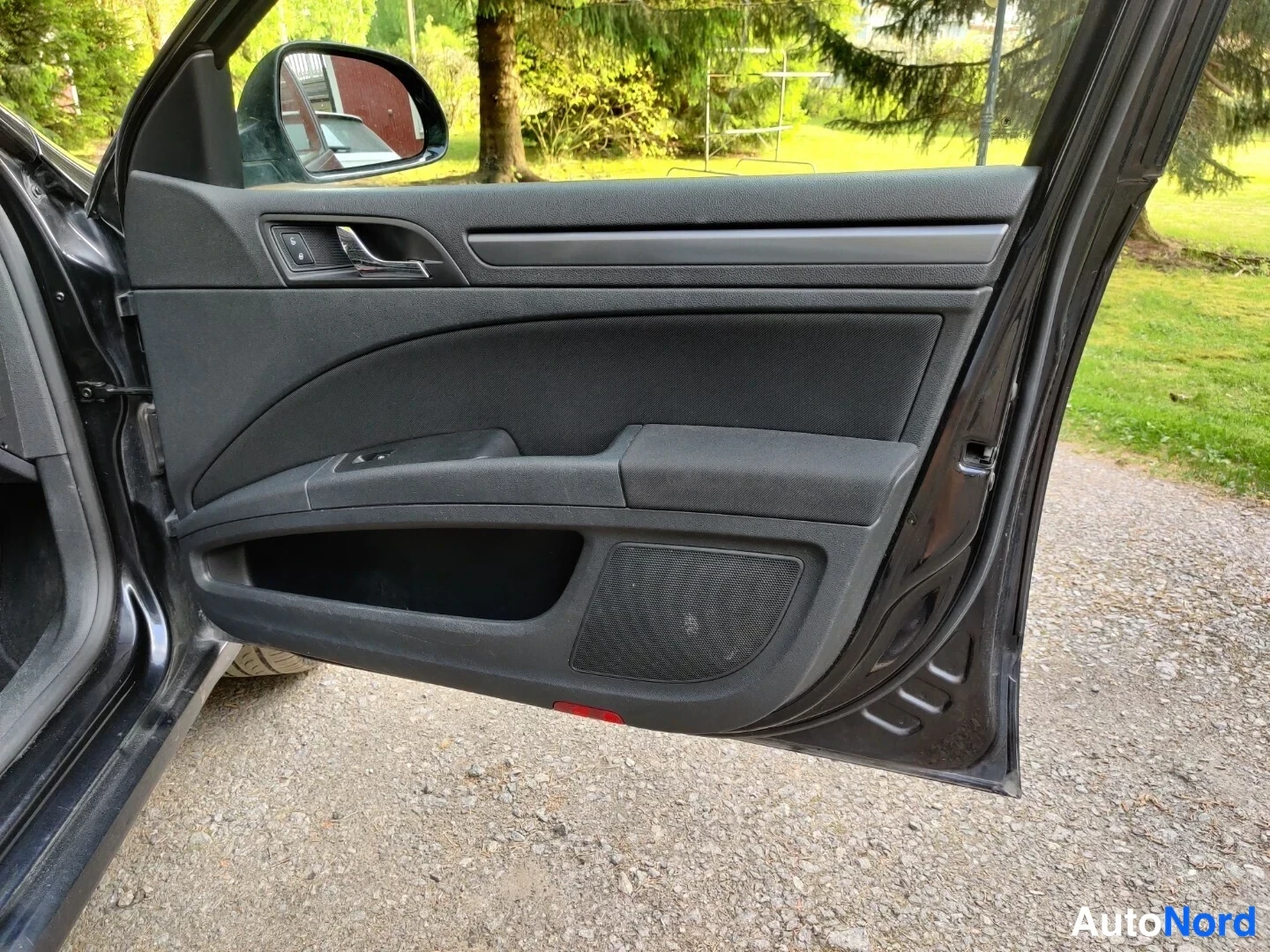 Musta Skoda Superb 2011, yksityiskohta, kuva 34