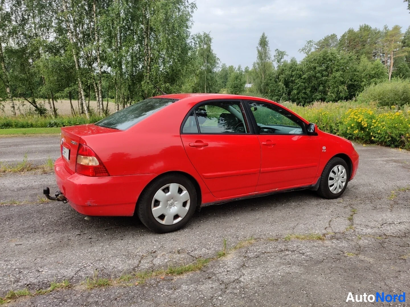 Punainen Toyota Corolla 2004, sivulta, kuva 14
