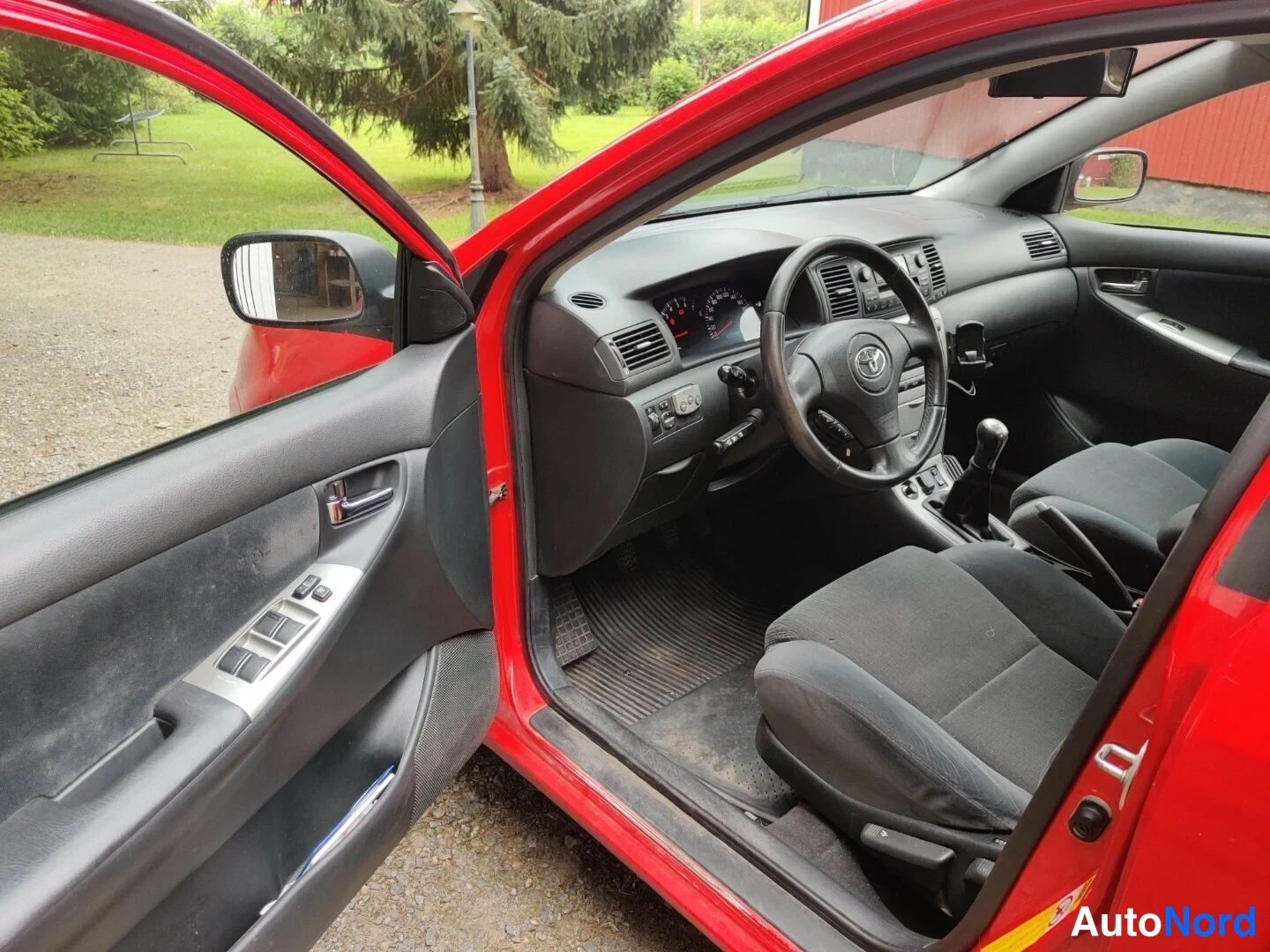 Punainen Toyota Corolla 2004, ohjaamo, kuva 25