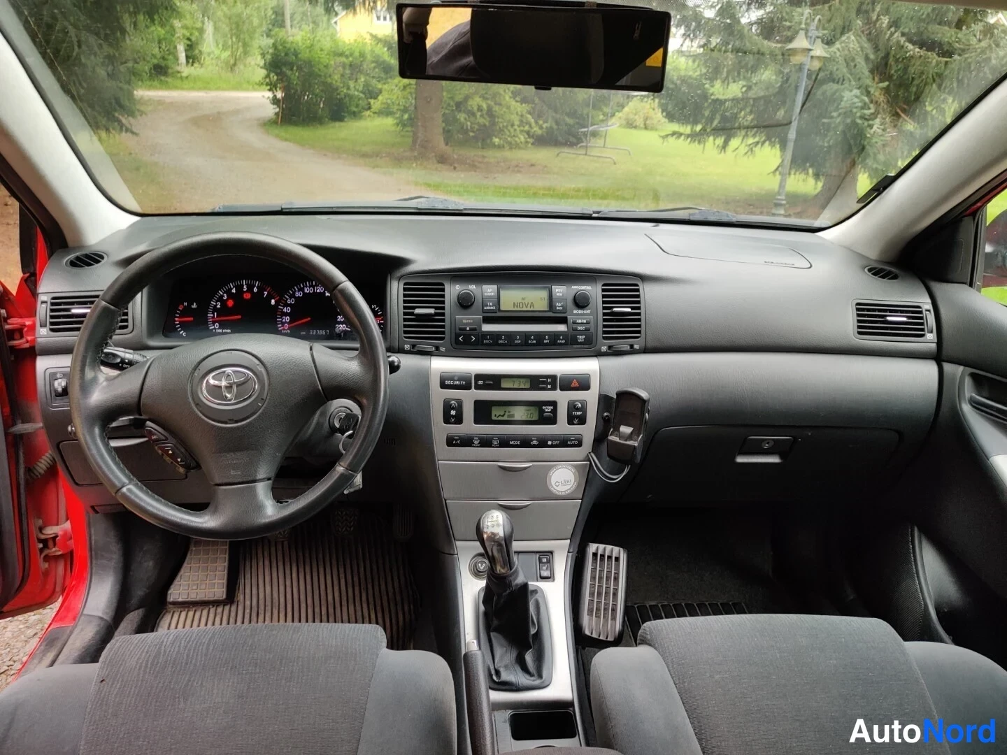 Punainen Toyota Corolla 2004, ohjaamo, kuva 26