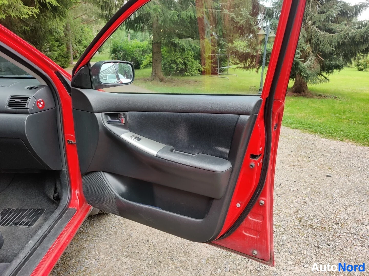 Punainen Toyota Corolla 2004, yksityiskohta, kuva 32