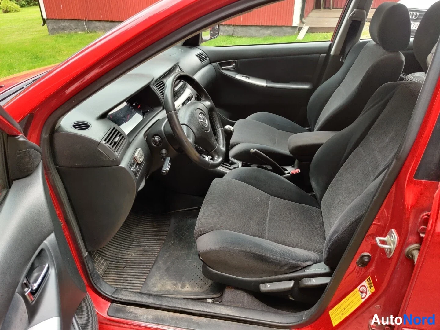 Punainen Toyota Corolla 2004, ohjaamo, kuva 27