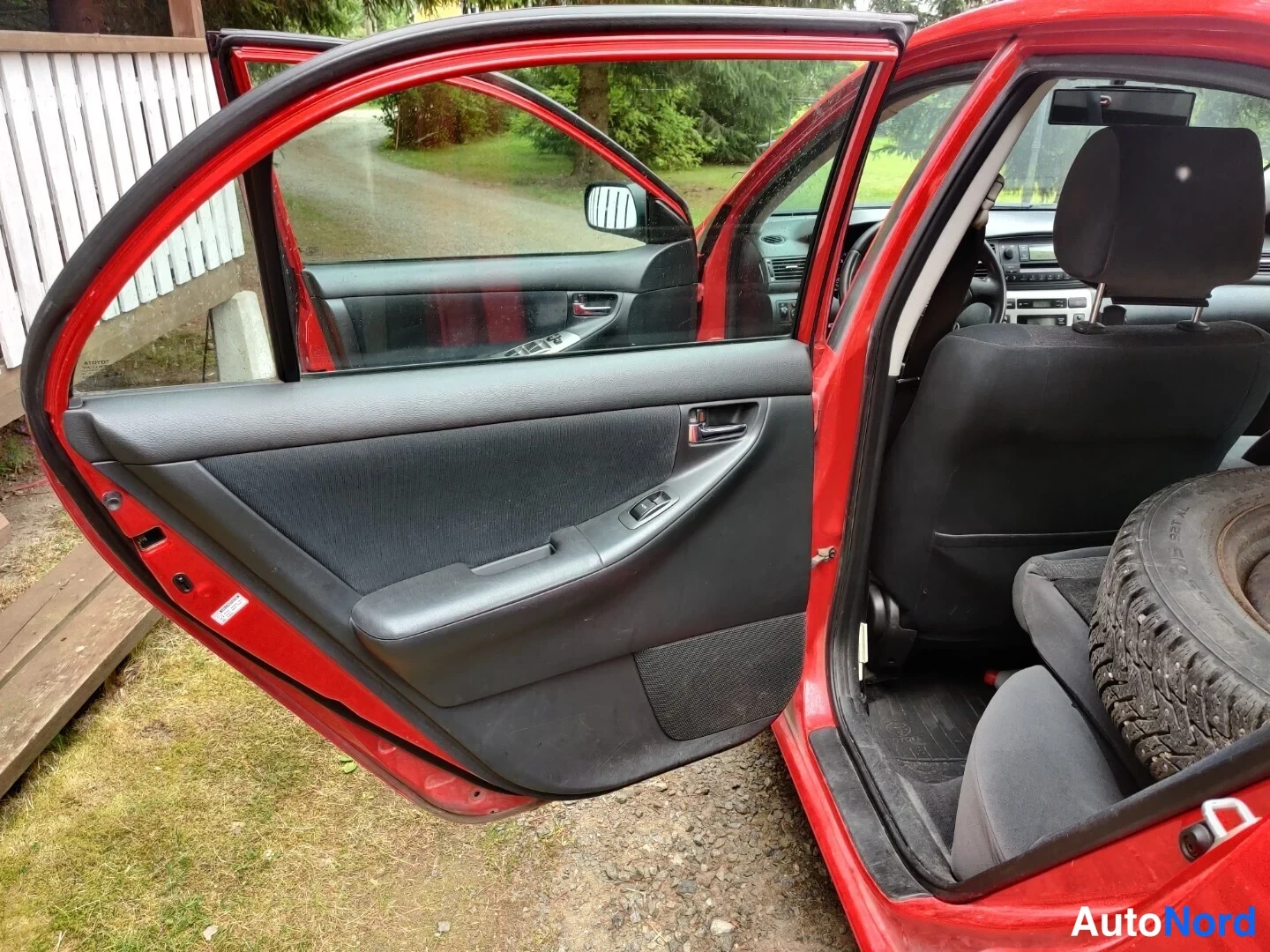 Punainen Toyota Corolla 2004, yksityiskohta, kuva 33