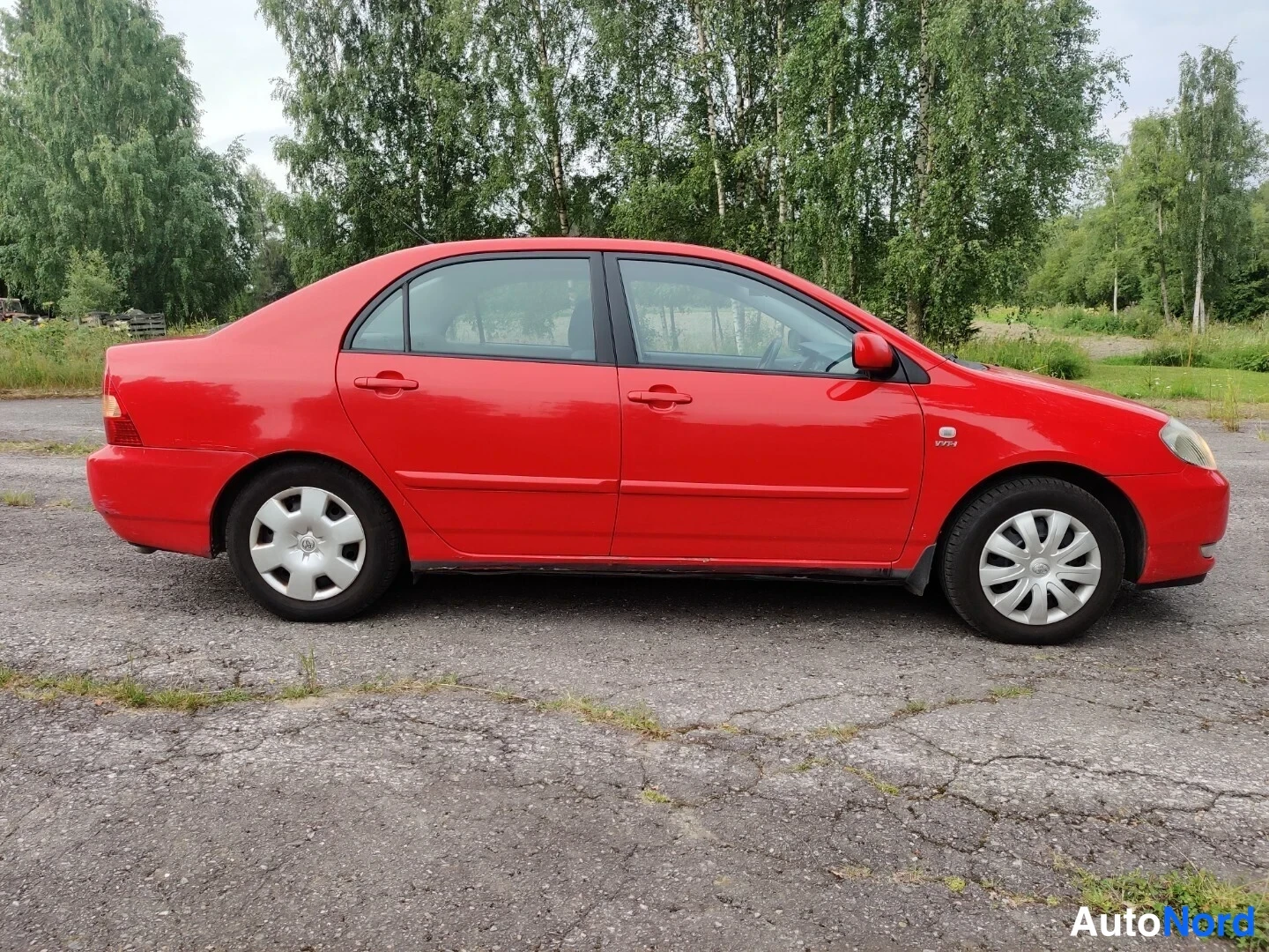Punainen Toyota Corolla 2004, sivulta, kuva 13