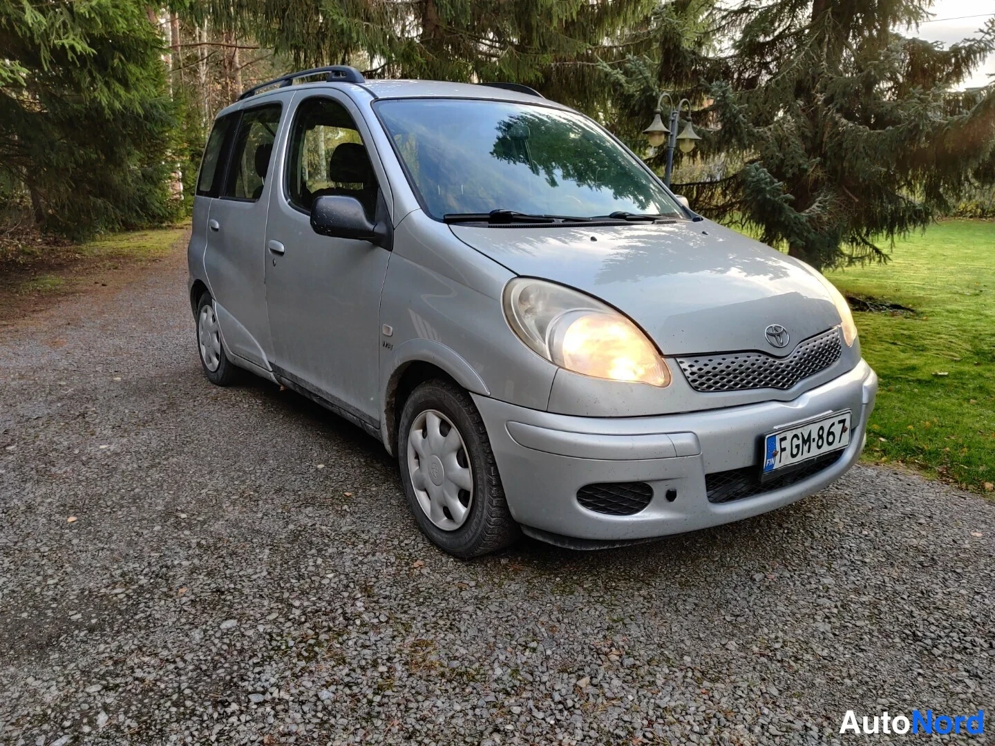 Hopea Toyota Yaris Verso 2004, etuviisto, keula oikealle, kuva 4