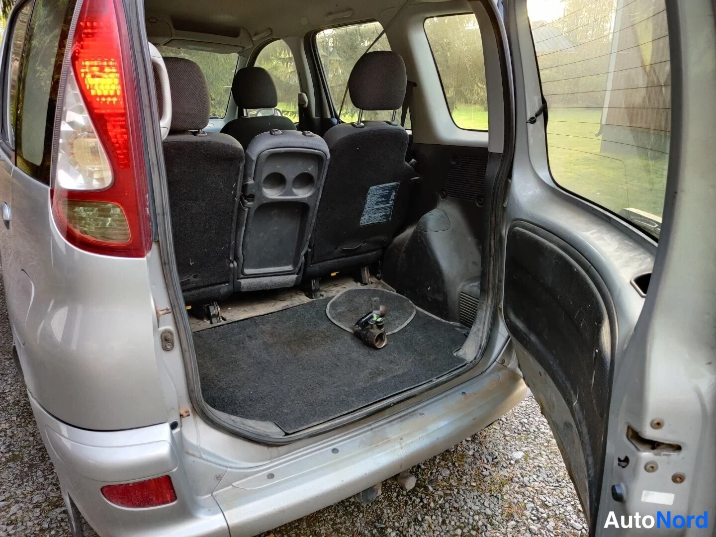 Hopea Toyota Yaris Verso 2004, tavaratila, kuva 19