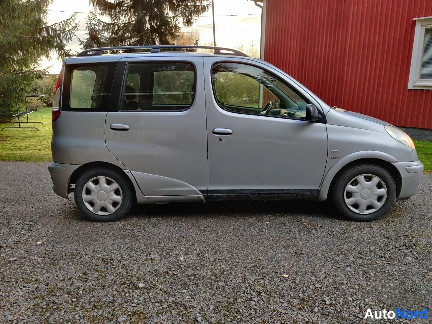 Hopea Toyota Yaris Verso 2004, sivulta, kuva 6
