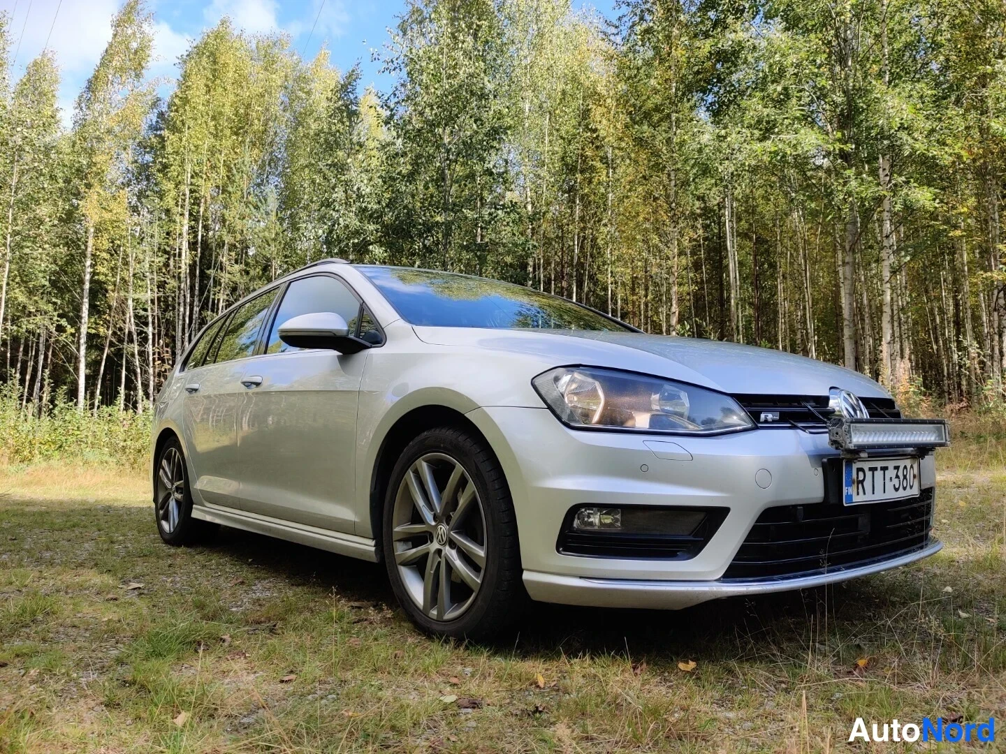 Hopea Volkswagen Golf Variant 2015, etuviisto, keula oikealle, kuva 7