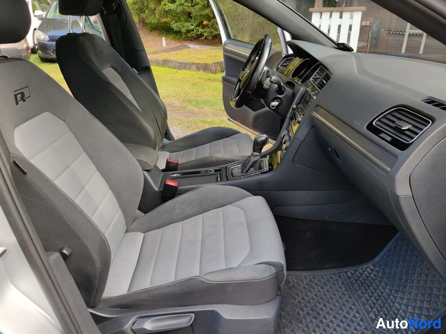 Hopea Volkswagen Golf Variant 2015, etuistuimet, kuva 33