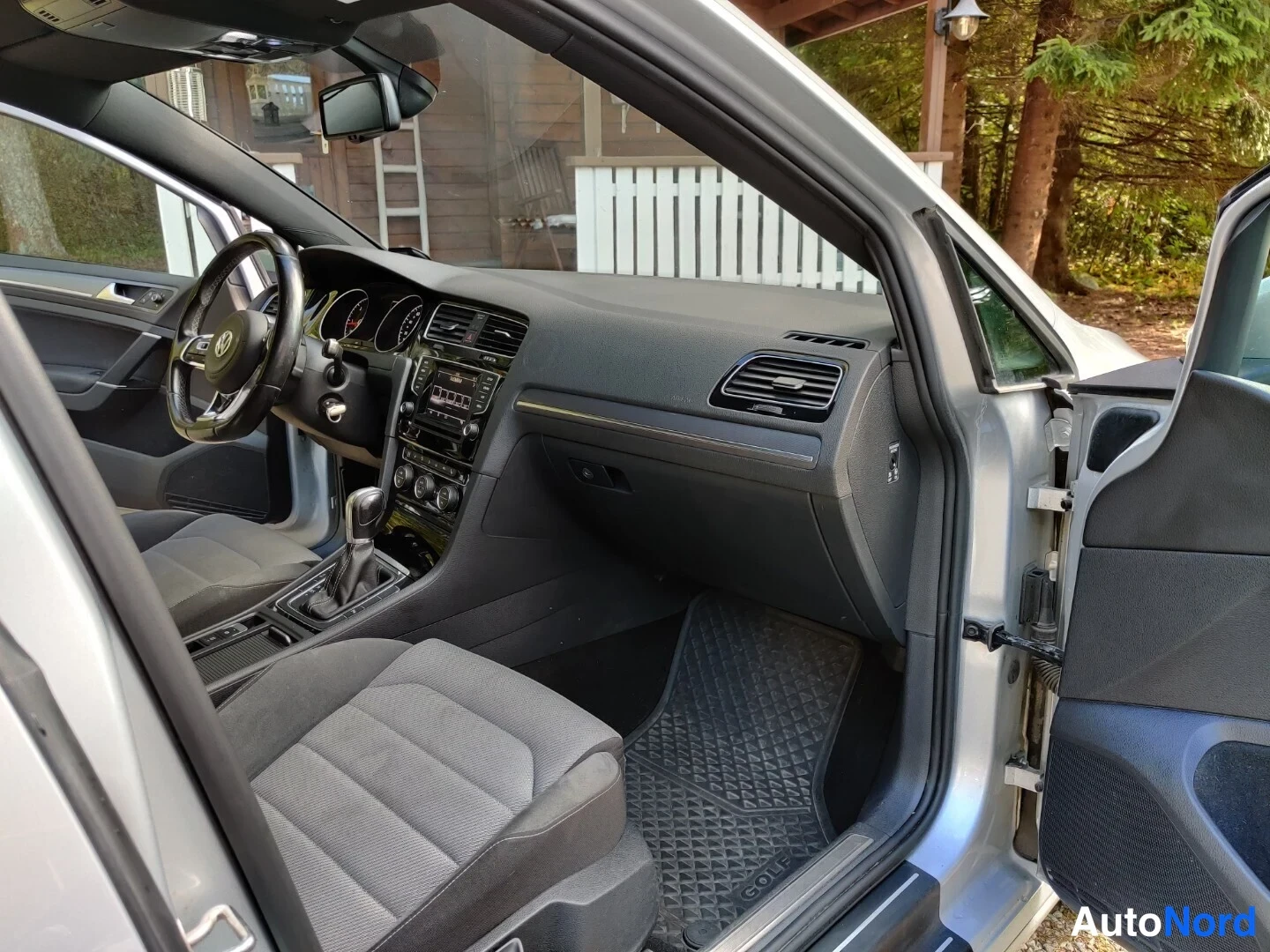 Hopea Volkswagen Golf Variant 2015, ohjaamo, kuva 29
