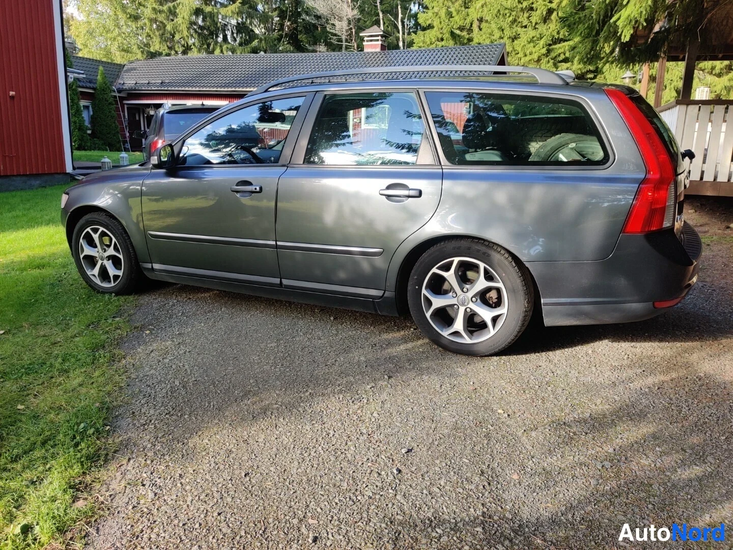 Harmaa Volvo V50 2009, sivulta, kuva 12